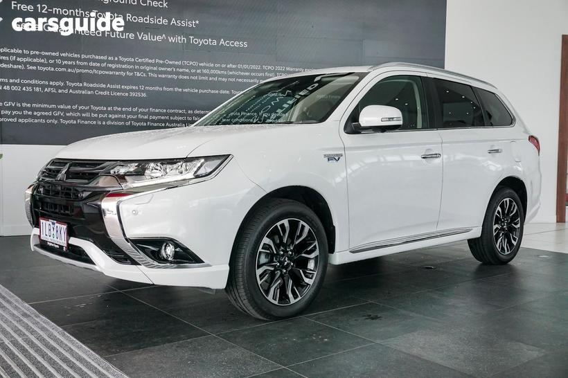 White 2017 Mitsubishi Outlander Wagon Exceed Phev (Hybrid)