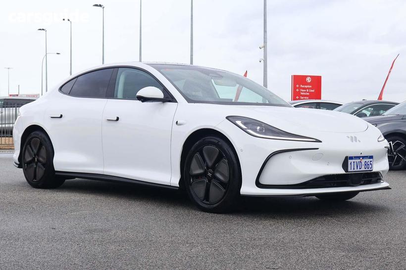 White 2025 MG Im5 Sedan Premium