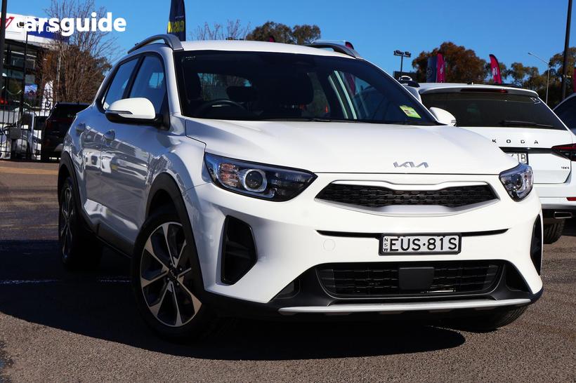 White 2022 Kia Stonic Wagon Sport