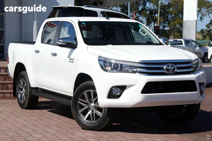 White 2018 Toyota Hilux X Cab Pickup Sr5 (4X4)