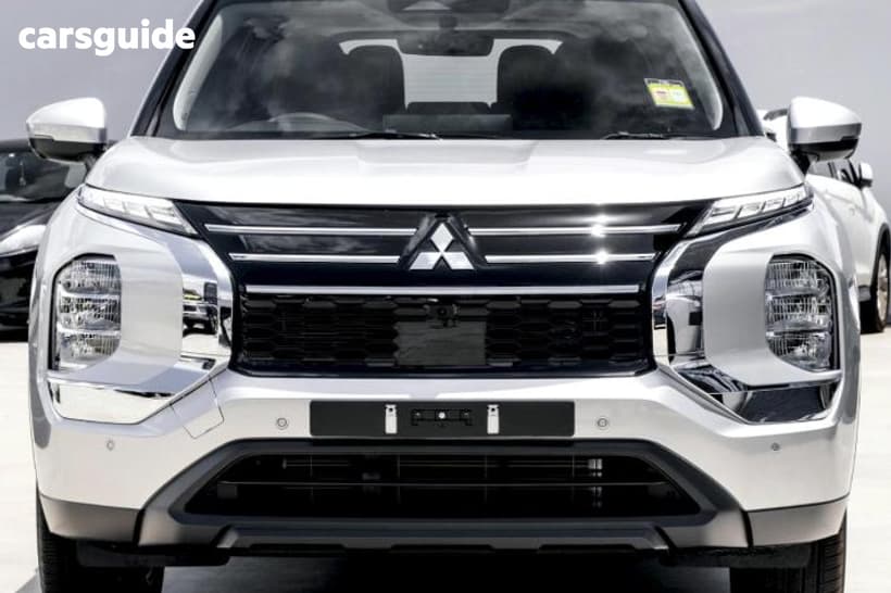 Silver 2026 Mitsubishi Outlander Wagon Es 7 Seat (2Wd)