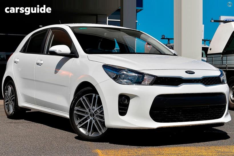 White 2019 Kia RIO Hatchback Sport
