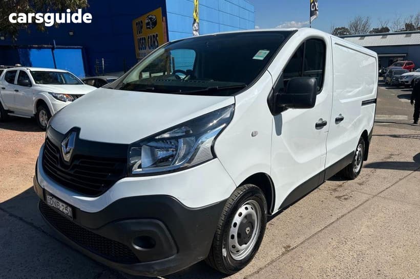 White 2017 Renault Trafic Van Swb