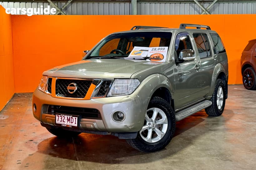 Gold 2010 Nissan Pathfinder Wagon St-L (4X4)