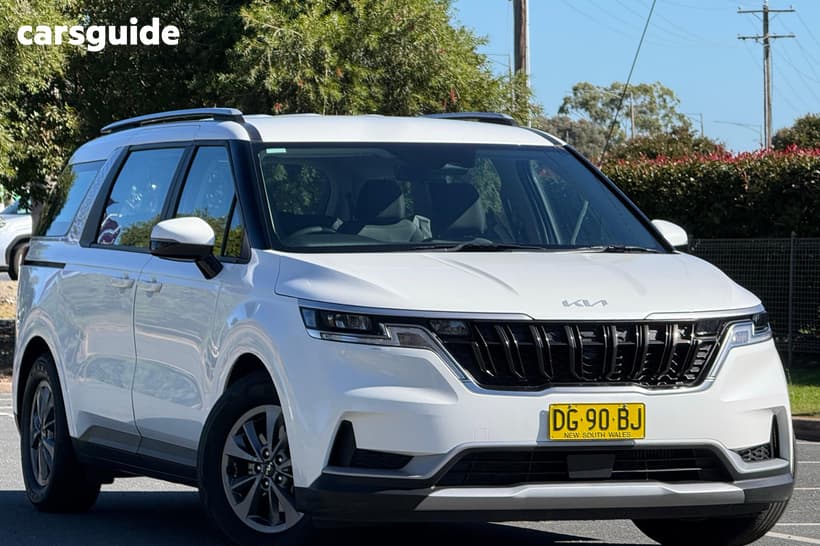 White 2023 Kia Carnival Wagon S