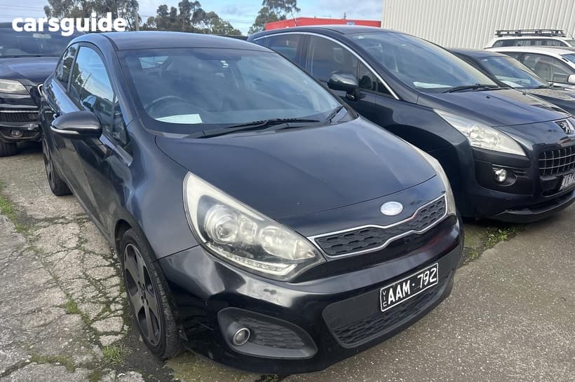 Black 2013 Kia RIO Hatchback Sls