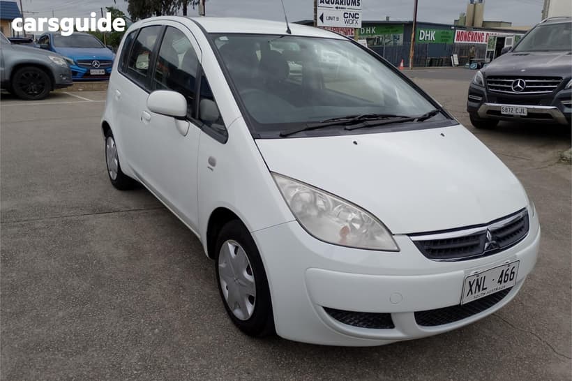 White 2006 Mitsubishi Colt Hatchback Es