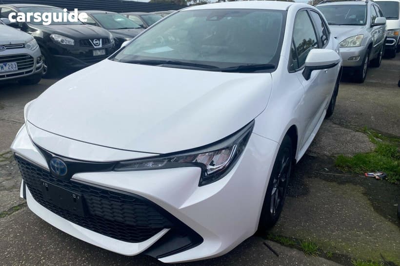 White 2018 Toyota Corolla Hatchback Hybrid