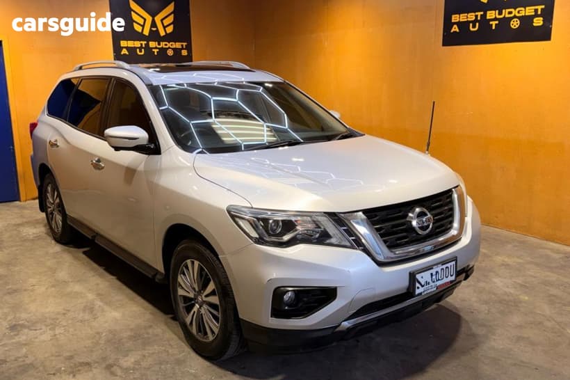 Silver 2017 Nissan Pathfinder Wagon St-L (4X2)