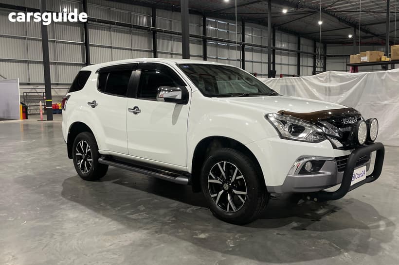 White 2020 Isuzu MU-X SUV