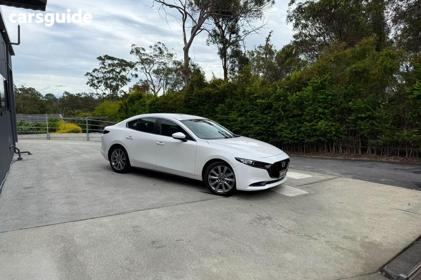White 2021 Mazda 3 Sedan G20 Evolve