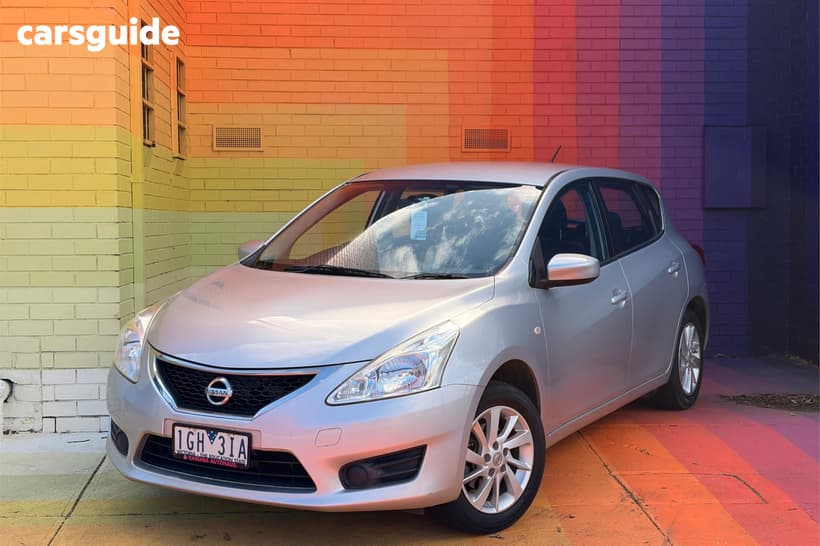Silver 2015 Nissan Pulsar Hatchback St