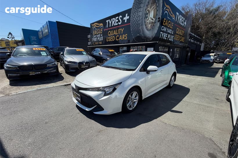 White 2018 Toyota Corolla Hatchback Ascent Sport