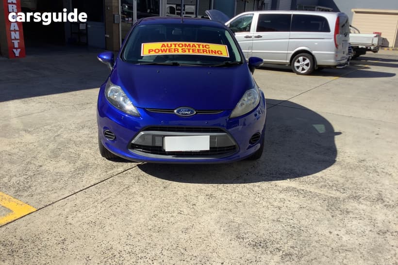 Blue 2013 Ford Fiesta Hatchback Lx