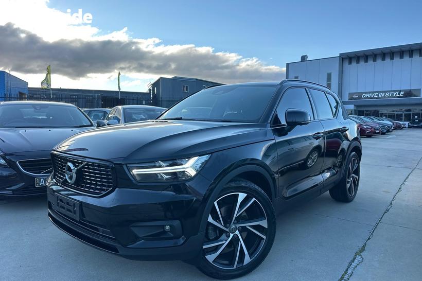 Black 2021 Volvo XC40 Wagon T5 R-Design (Awd)