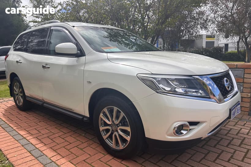 White 2015 Nissan Pathfinder Wagon St (4X2)