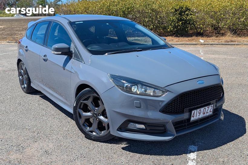 Grey 2017 Ford Focus Hatchback St2