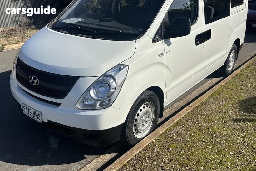White 2011 Hyundai Iload Van Crew