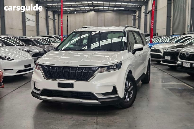 White 2023 Kia Carnival Wagon S