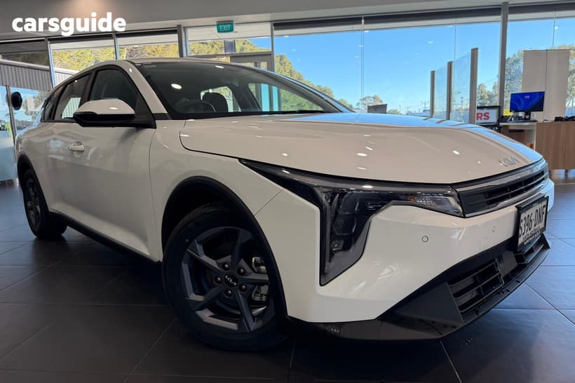 White 2025 Kia K4 Hatchback S