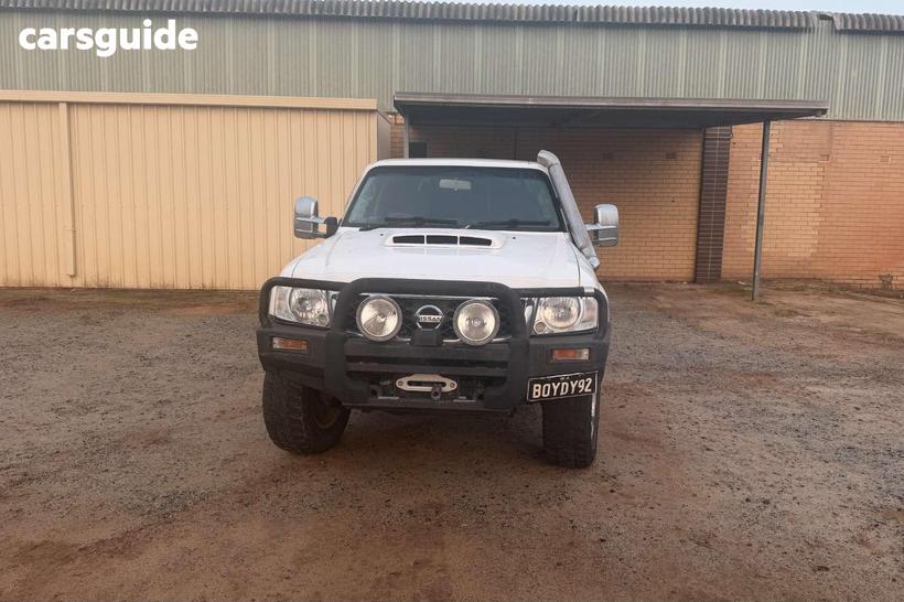 White 2005 Nissan Patrol Wagon St-S (4X4)