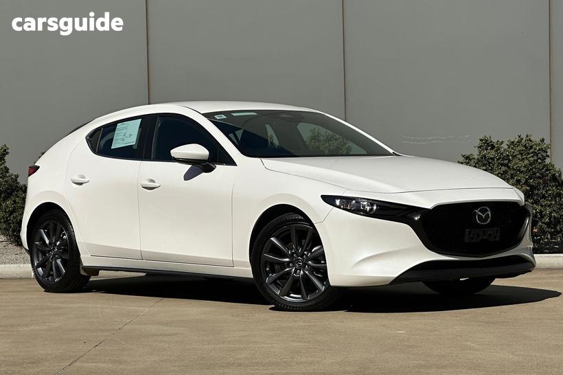 White 2024 Mazda 3 Hatchback G20 Evolve