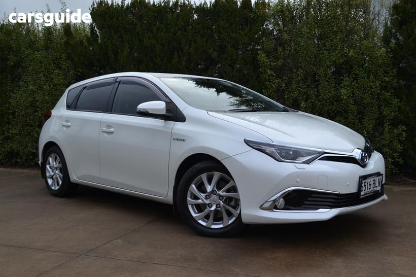 White 2016 Toyota Corolla Hatchback Hybrid