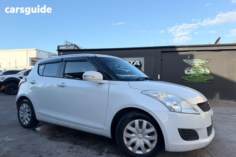 White 2011 Suzuki Swift Hatchback Gl