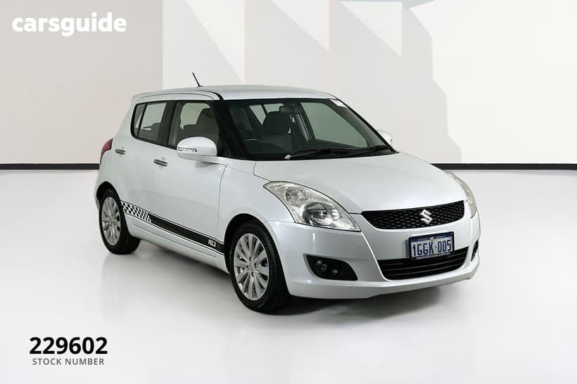 White 2012 Suzuki Swift Hatchback Re.2