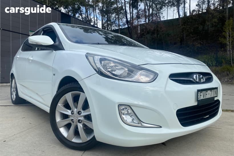 White 2011 Hyundai Accent Hatchback Premium