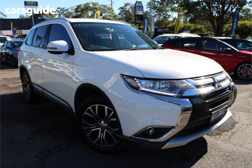 White 2017 Mitsubishi Outlander Wagon Ls (4X2)
