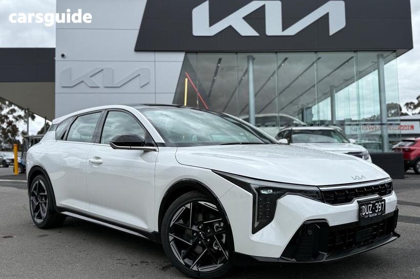 White 2025 Kia K4 Hatchback Gt-Line