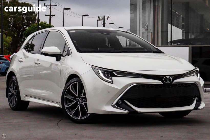White 2020 Toyota Corolla Hatchback Zr