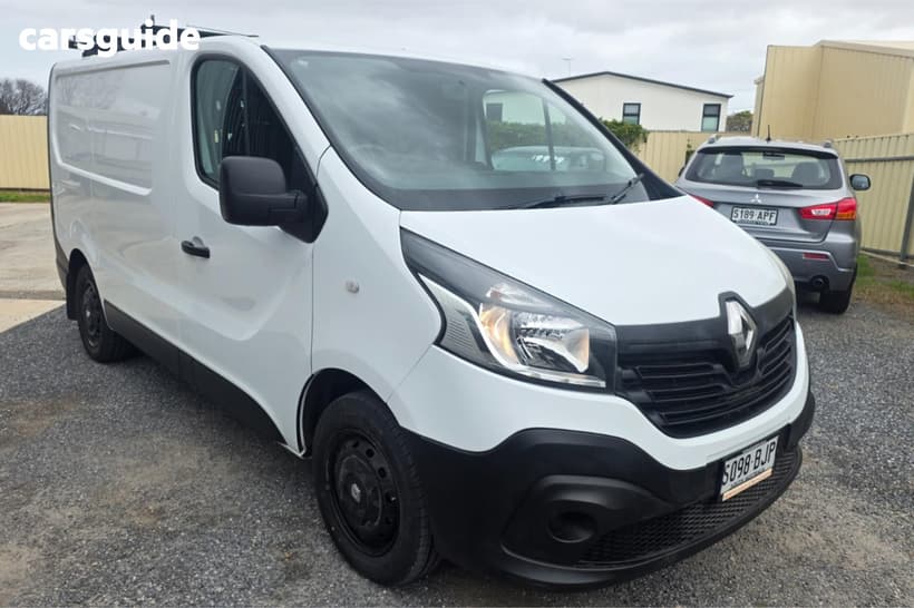 White 2016 Renault Trafic Van Swb