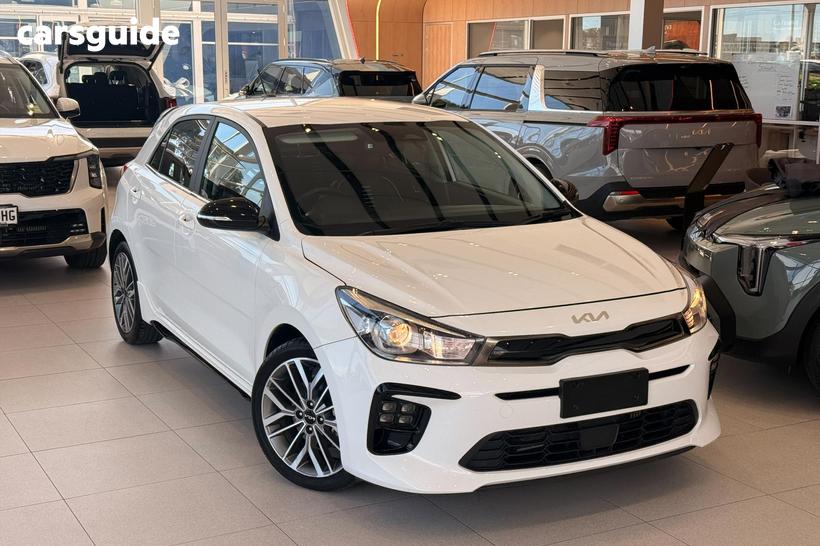 White 2023 Kia RIO Hatchback Gt-Line