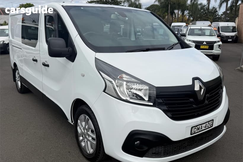White 2017 Renault Trafic Van Lwb Crew
