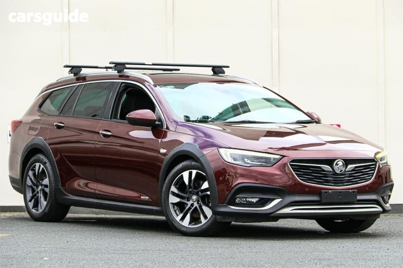 Red 2017 Holden Calais Liftback V