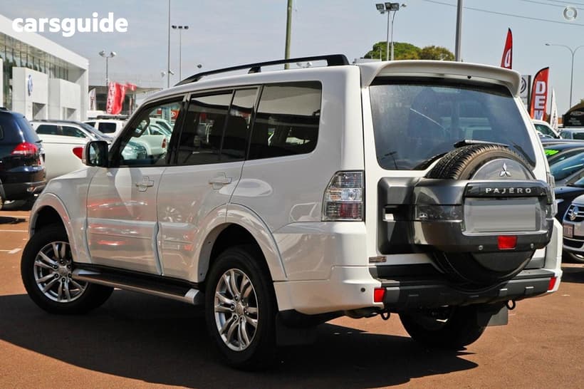 White 2014 Mitsubishi Pajero Wagon Vr-X Lwb (4X4)