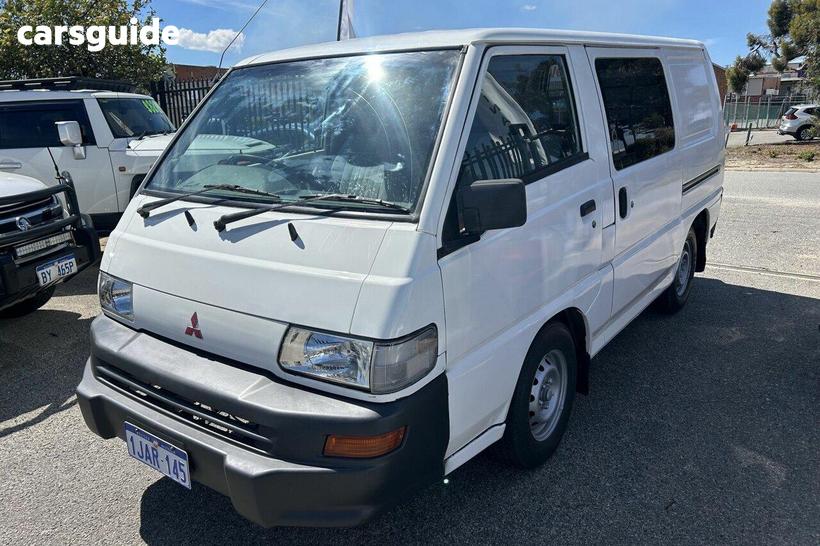 White 2007 Mitsubishi Express Van Swb