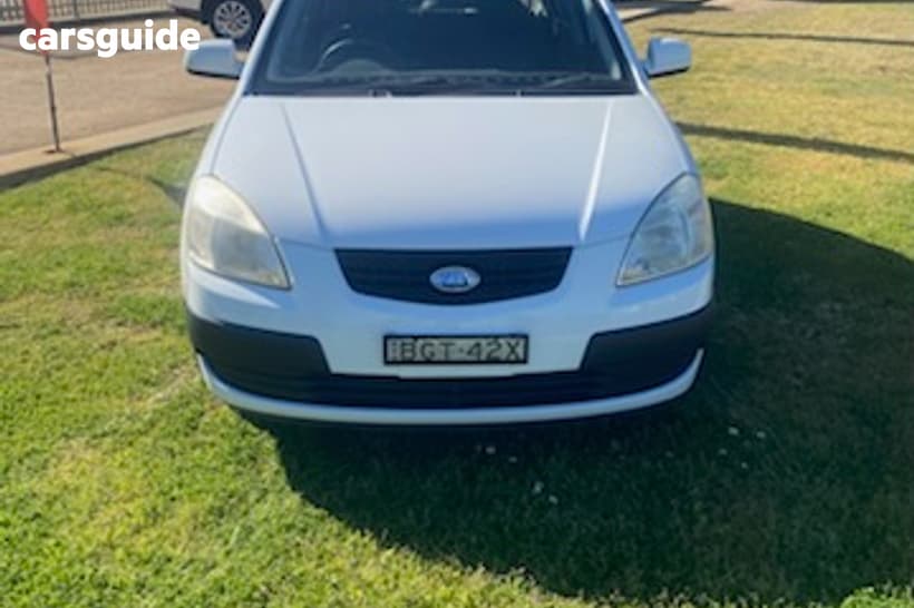 White 2008 Kia RIO Hatchback Lx