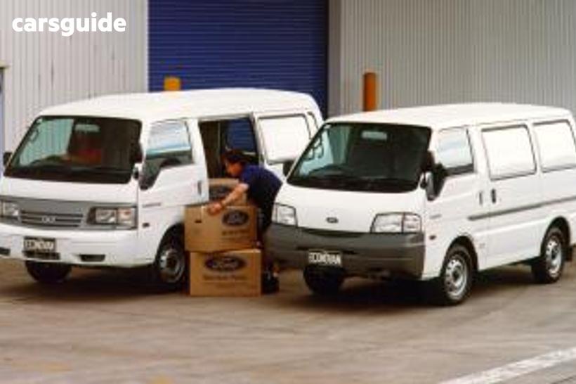 White 2004 Ford Econovan Van Swb