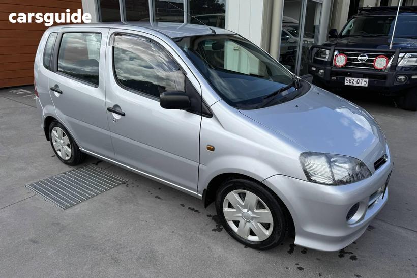Silver 2002 Daihatsu YRV Wagon