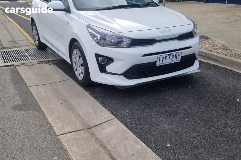 White 2022 Kia RIO Hatchback S