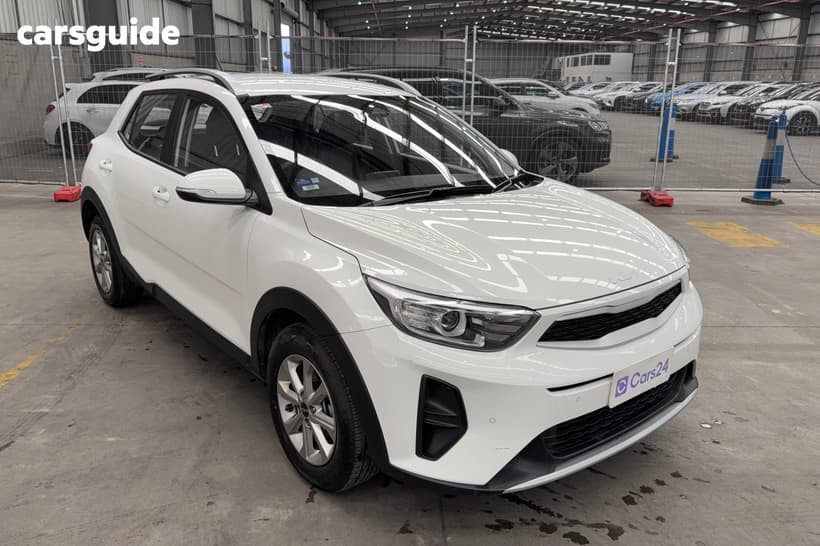 White 2024 Kia Stonic Wagon S