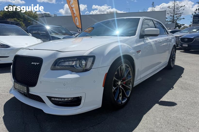 White 2018 Chrysler 300 Sedan Srt Core
