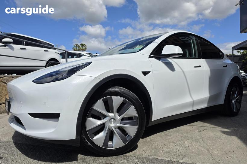White 2023 Tesla Model Y Wagon Rear-Wheel Drive
