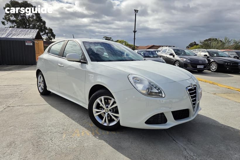 White 2013 Alfa Romeo Giulietta Hatchback Progression 1.4