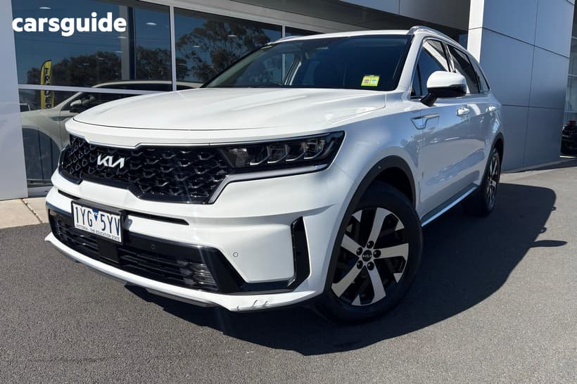 White 2023 Kia Sorento Wagon Sport 7 Seat