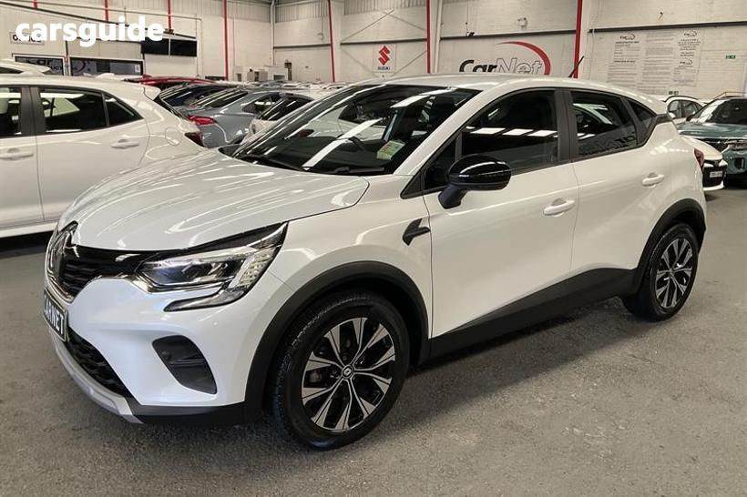 White 2022 Renault Captur Wagon Life