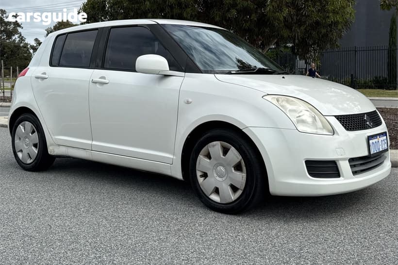 White 2009 Suzuki Swift Hatchback Re.4